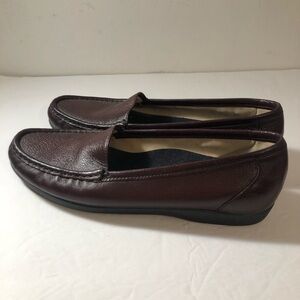 SAS Easy Spirit Brown Leather Loafers Womens Size 8.5 S